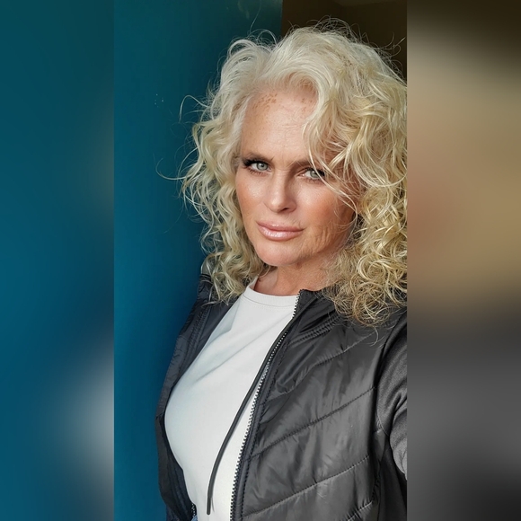 Meet your Posher, Jeannie - Picture 2 of 3